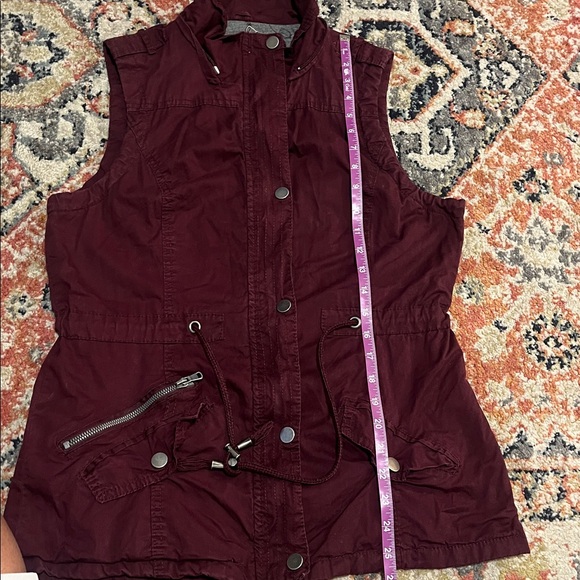 maroon vest - Picture 4 of 4